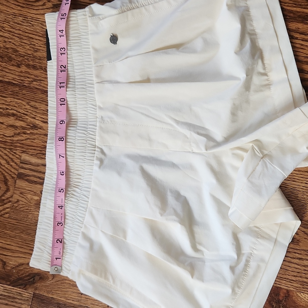 Calia by Carrie Underwood Shorts Size MED Elastic Waist Pockets Cream NWT - Picture 8 of 8